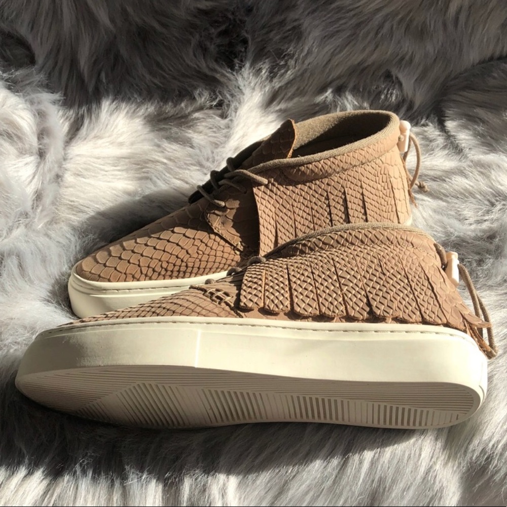 Fringe SNEAKERS Snakeskin pattern NEW NIB - Picture 4 of 7
